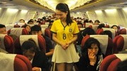 空姐变身“足球宝贝”万米高空上演世界杯激情