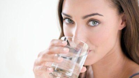 喝隔夜水能致癌吗