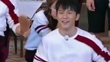 奔跑吧兄弟：李晨狂打鹿晗腿，痛到表情包都出来，笑死了