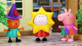 小猪佩奇和小趣在幼儿园表演彩虹色的花话剧