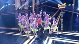 中国梦想秀：万老师带舞蹈队表演，惊艳全场，被周立波调侃“娘”