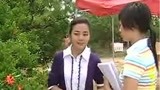 美女做作的打电话，看了忍不住笑出声！