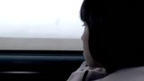 美女回家遇见搭车的人 想观察一下被发现了 