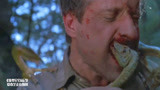 侏罗纪公园2：男人欺负小恐龙，被它的同伴围堵，疯狂啃食