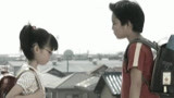 小女孩戴眼镜遭到同学戏弄 勇敢的小男孩站出来保护她