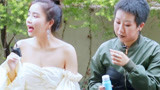 安崎看时装秀秒变“戏精” 这份可爱来得太突然