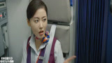 中国机长：面对素质极差的乘客，空姐表面笑嘻嘻，背后吐槽给力！