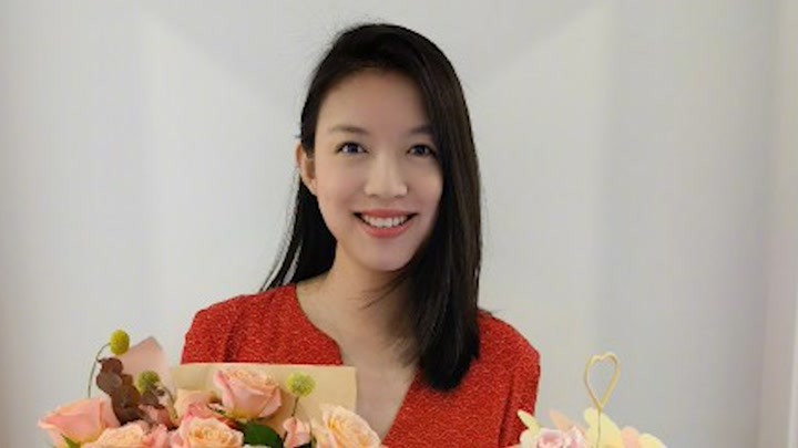 张梓琳晒二胎孕肚照 四肢纤细气色好体重难控制