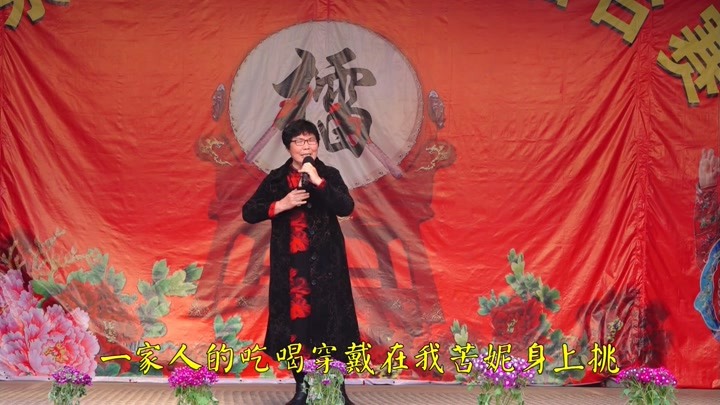 河南戏迷王香花豫剧《花喜鹊》精彩选段,都怪娘不会疼儿没材料!