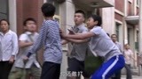 唐山大地震：男孩被同学羞辱，竟冲着母亲大喊：你养小白脸