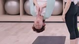 播后看点：小鬼化身空中瑜伽搞笑Boy 高难度体验“吸血鬼倒挂”