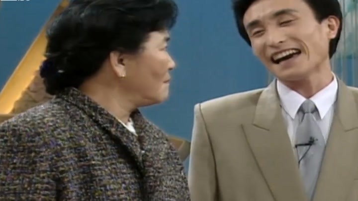 爆笑小品《妈妈的今天》片段，李文启说话大喘气，急坏舞伴赵丽蓉