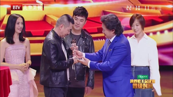 跨界歌王：陈建斌获最佳创作人奖，全场唱歌，这回忆躲不了