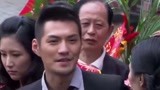 幸福：大妈被人说是碰瓷的，下秒就被车上画家相中，转运了！