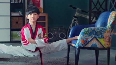 龙拳小子:林秋楠功夫了得,表演高难度劈叉!无人能及