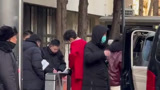 路透：张彬彬前往元宵晚会录制 一身红衣很亮眼