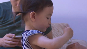 線上看 《爸爸回來了》李小鵬擔心奧莉吃太多零食 (2014) 帶字幕 中文配音，國語版