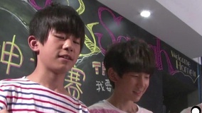 Watch the latest 《TFBOYS偶像手记》千玺黑暗料理 番茄炒蛋加酒 (2014) online with English subtitle for free English Subtitle