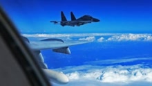 中国战机东海上空 “桶滚拦截”美军核侦察机