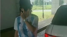 女子开路虎被追尾