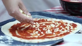 Mira lo último 好好的披萨就成了摊煎饼  满满的芝士配上酸甜的番茄酱那叫一个美 (2018) sub español doblaje en chino