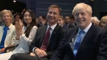 鲍里斯·约翰逊胜选将接任英国首相 亨特败选当场拥抱中国妻子