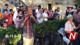 中国好声音：杭州上百个老人在西湖，和游客大合唱《歌唱祖国》