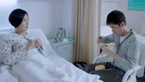 生活启示录：家明带着汤来看小强，在一旁织毛衣，护士看了偷笑