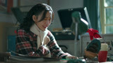《奔腾年代》徐小飒绝对是个感性的女孩子,这些眼神说明了一切
