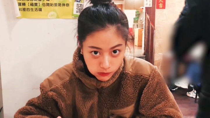 少女初印象vlog：重温王心茗的高中生活 分享最爱平价美食