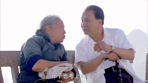 影视：邓爷爷75岁高龄爬黄山，听完这一番话，不禁让人由衷敬佩