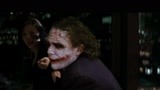 蝙蝠侠：小丑把美女推下了楼，只为威胁蝙蝠侠摘下面具