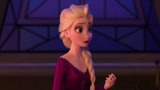 冰雪奇缘2：冰雪女王回忆小时候，身穿紫色睡袍超优雅了！美呆了