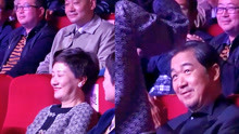 张国立携爱妻邓婕参加电影节，会场上的一个细节，令网友羡慕不已