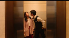 了不起的女孩11：姚远沈思怡按奈不住，在电梯里偷偷热吻