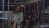 不忠：女子坐在火车上，脑子里竟想着别人，一幕幕在眼前