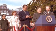 邓小平访美，卡特总统陪同他检阅美军仪仗队，摄像机拍下这一场面