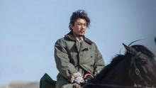 秦昊片场骑马被踹伤，为角色10天不洗头，如今新剧播出开分8.1