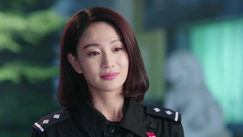 警花与警犬 妮娜图片