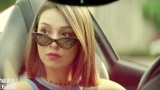 新逃学威龙：小伙的法拉利简直太辣眼，美女直呼受不了
