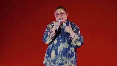 韩红王嘉尔同台演唱 韩红王嘉尔秀快嘴