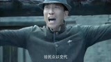 异镇：丈夫当街打架，村妇直接上去一巴掌，就算是镇长也照打不误