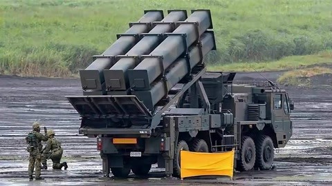 美国彻底不装了,美陆军公开展示导弹发射车,公然挑战中导条约