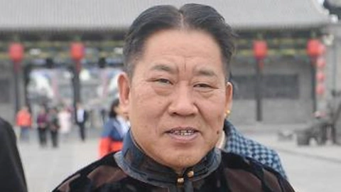 온라인에서 시 為何杜旭東的嘴是歪的？一張高清照曝光，才知我們被騙了61年 (2024) 자막 언어 더빙 언어